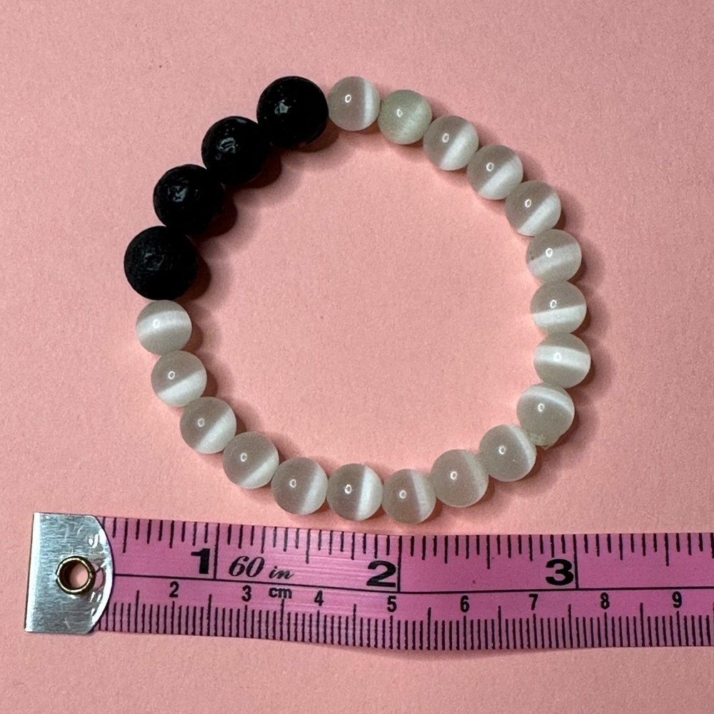 Beaded Bracelet white and black beads‎ - Picture 5 of 6